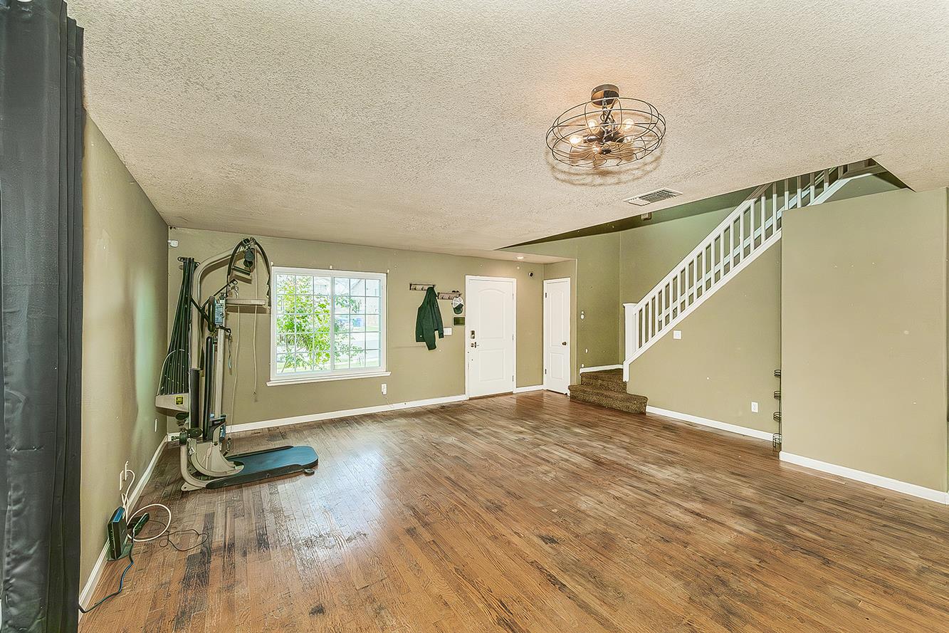 671 Cambria Lane Lemoore, CA 93245 - Photo 5 of 45