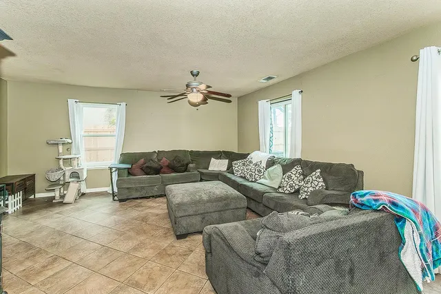 $485,000 | 671 Cambria Lane, Lemoore, CA 93245