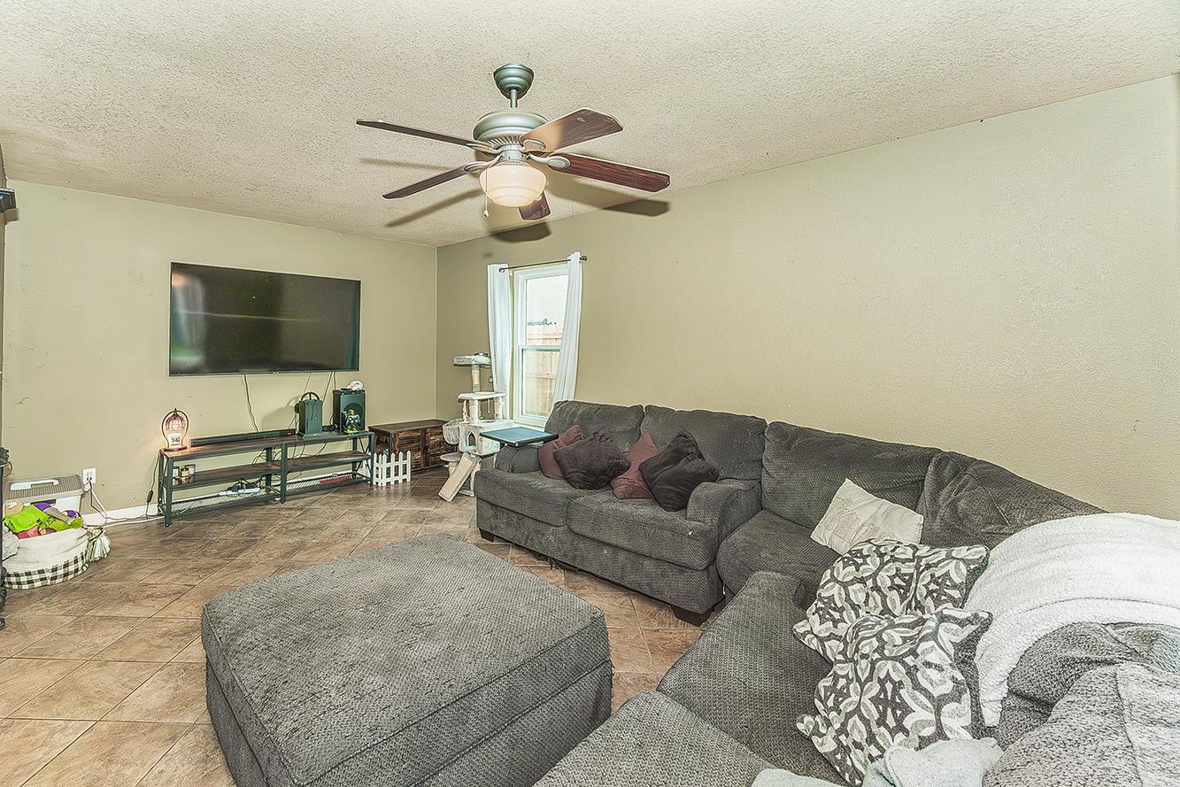 671 Cambria Lane Lemoore, CA 93245 - Photo 9 of 45