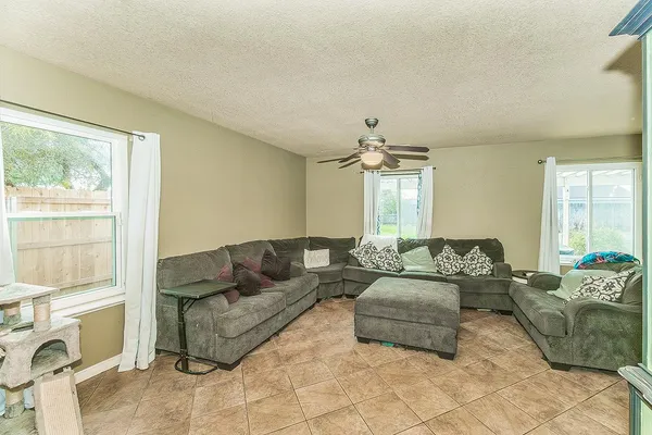 $465,000 | 671 Cambria Lane, Lemoore, CA 93245