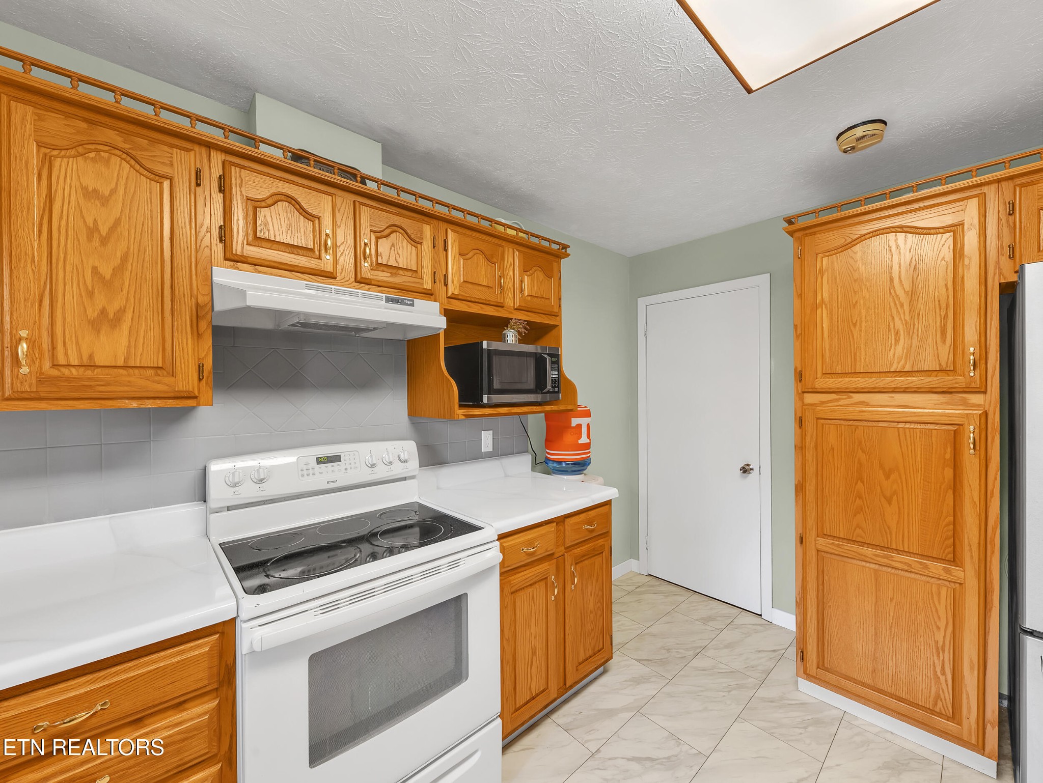 217 Mayview Drive Powell, TN 37849 - Photo 14 of 42 a utility room with dryer and washer