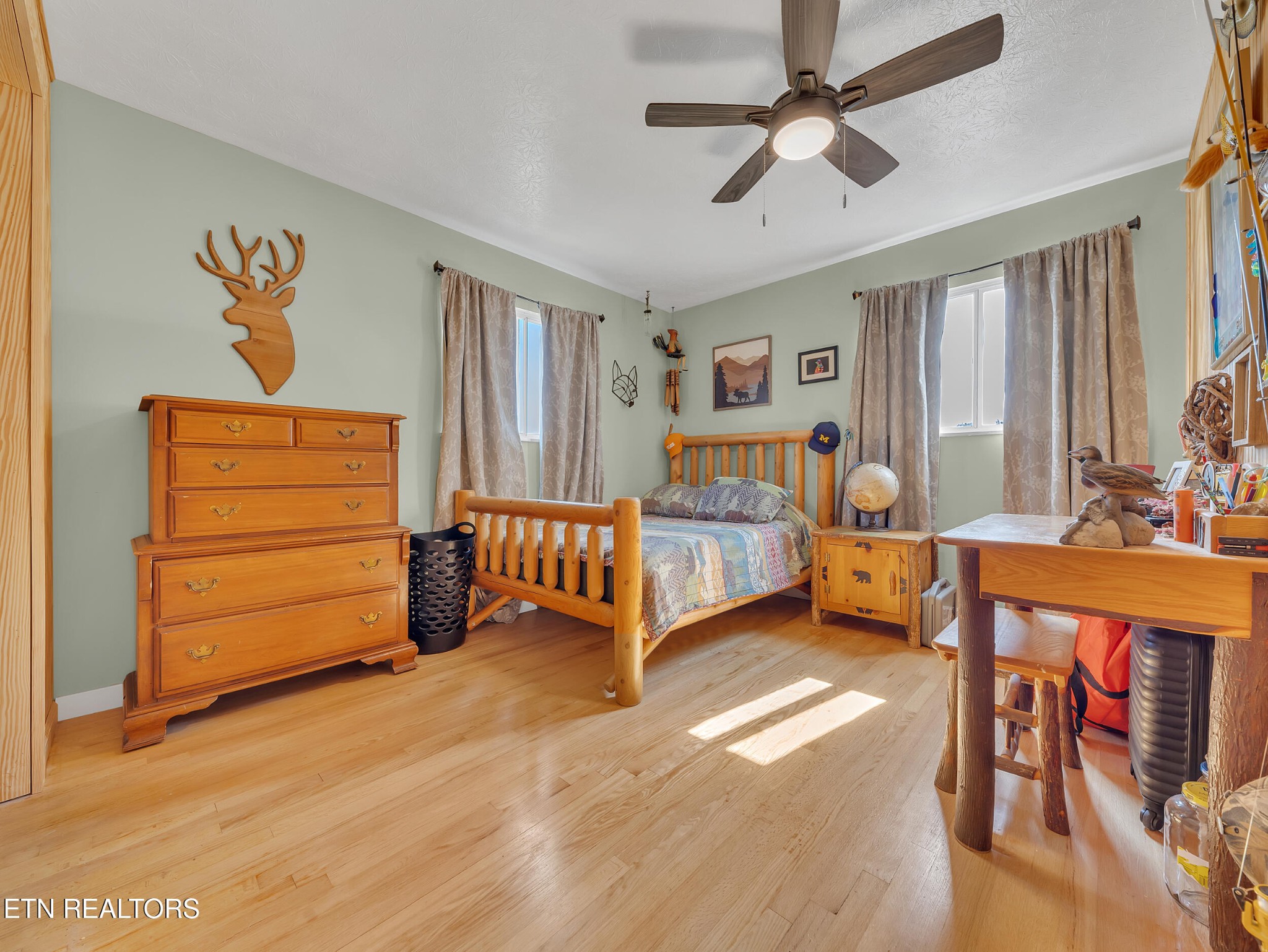 217 Mayview Drive Powell, TN 37849 - Photo 21 of 42 a living room with furniture and a dresser