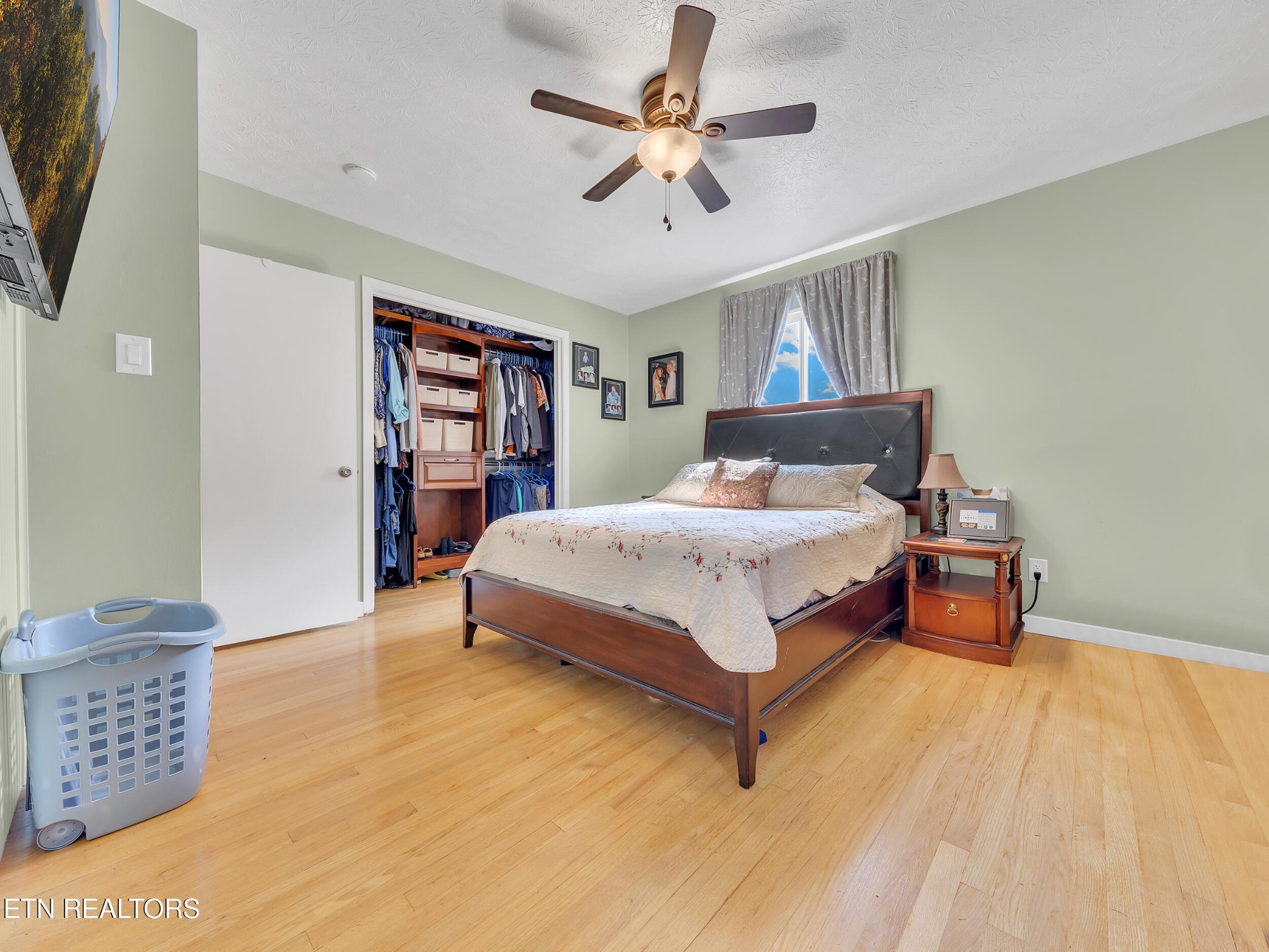 217 Mayview Drive Powell, TN 37849 - Photo 24 of 42 a bedroom with a bed and a book shelf