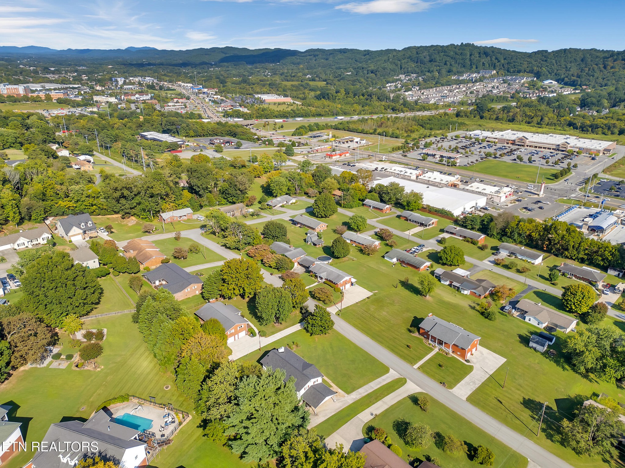 217 Mayview Drive Powell, TN 37849 - Photo 38 of 42 a view of a city with an ocean