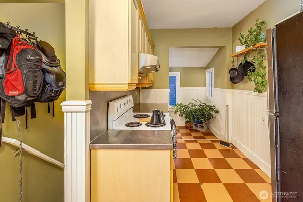 $975,000 | 2315 East Spring Street, Seattle, WA 98122