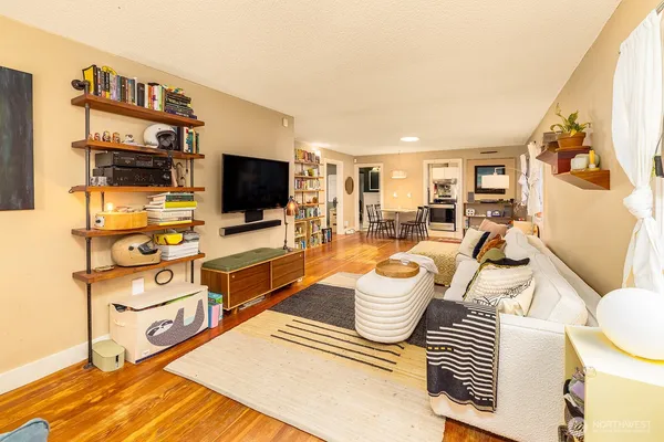 $975,000 | 2315 East Spring Street, Seattle, WA 98122