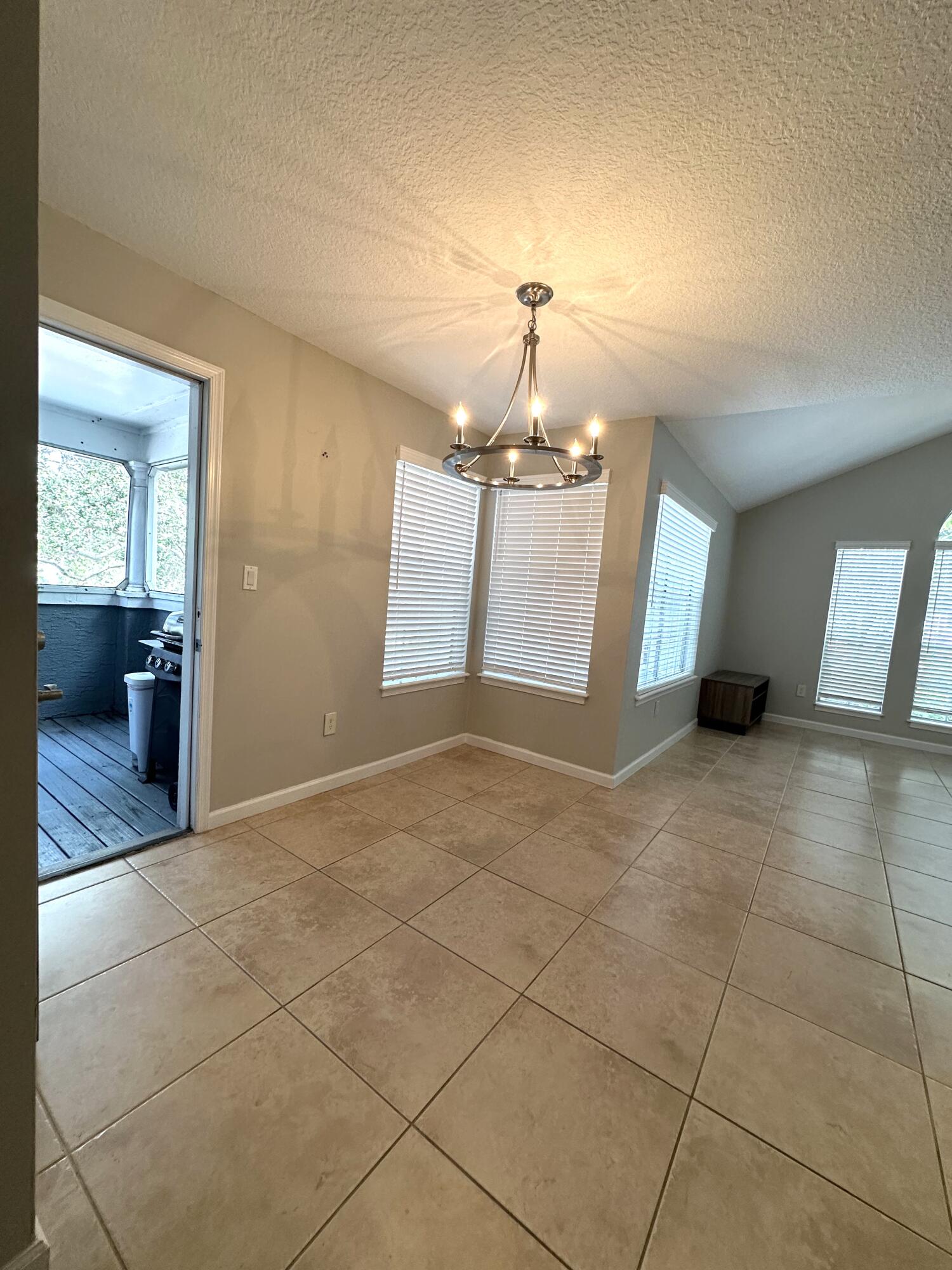 1050 Crystal Way, Unit H Delray Beach, FL 33444 - Photo 12 of 41 BahiaPatio-DiningArea
