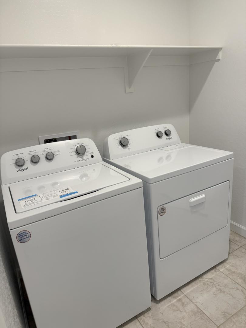 1840 West Spaulding Avenue Apache Junction, AZ 85120 - Photo 5 of 53 a utility room with dryer and washer