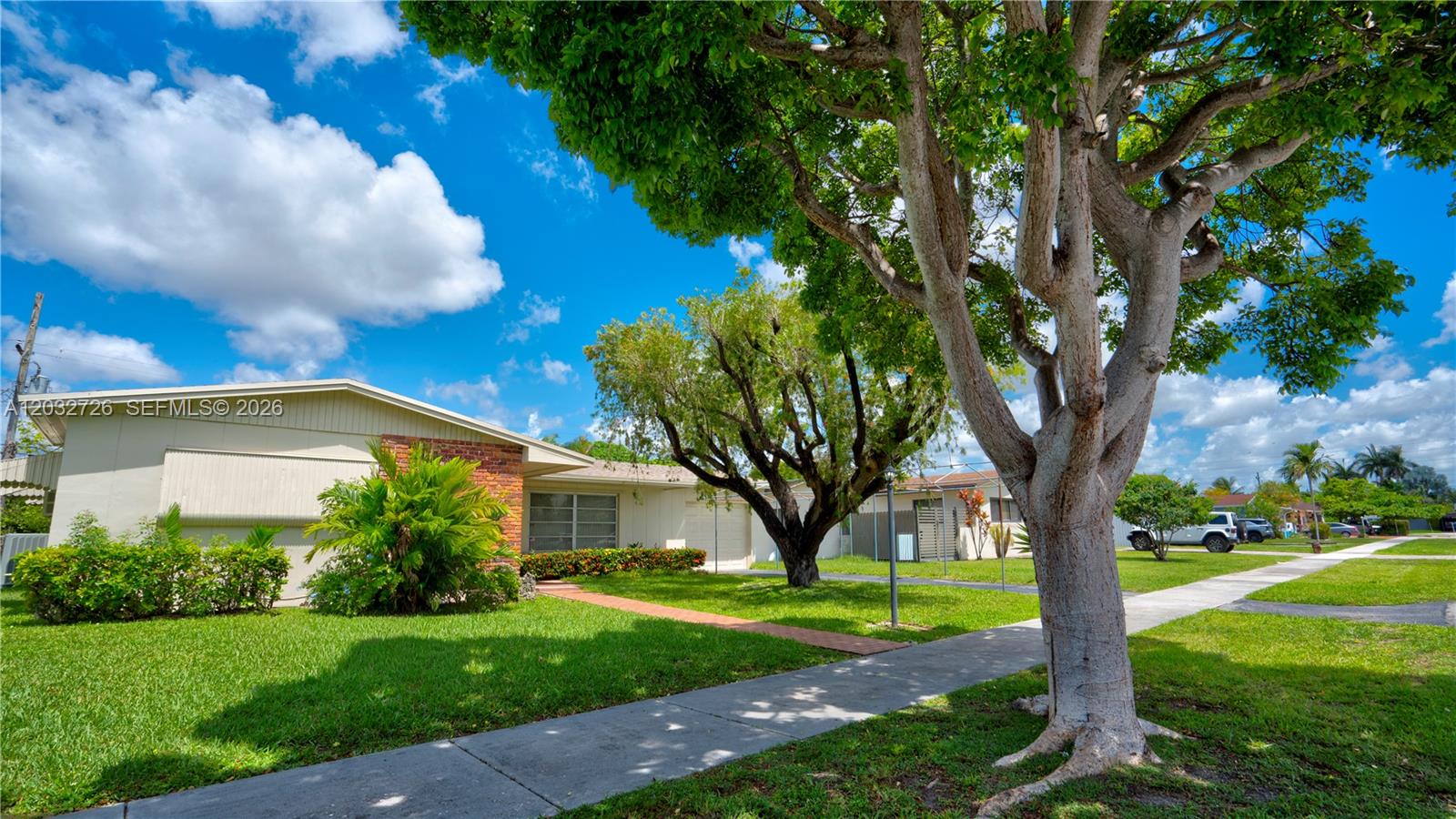 1730 Southwest 97th Place Miami, FL 33165 - Photo 10 of 44