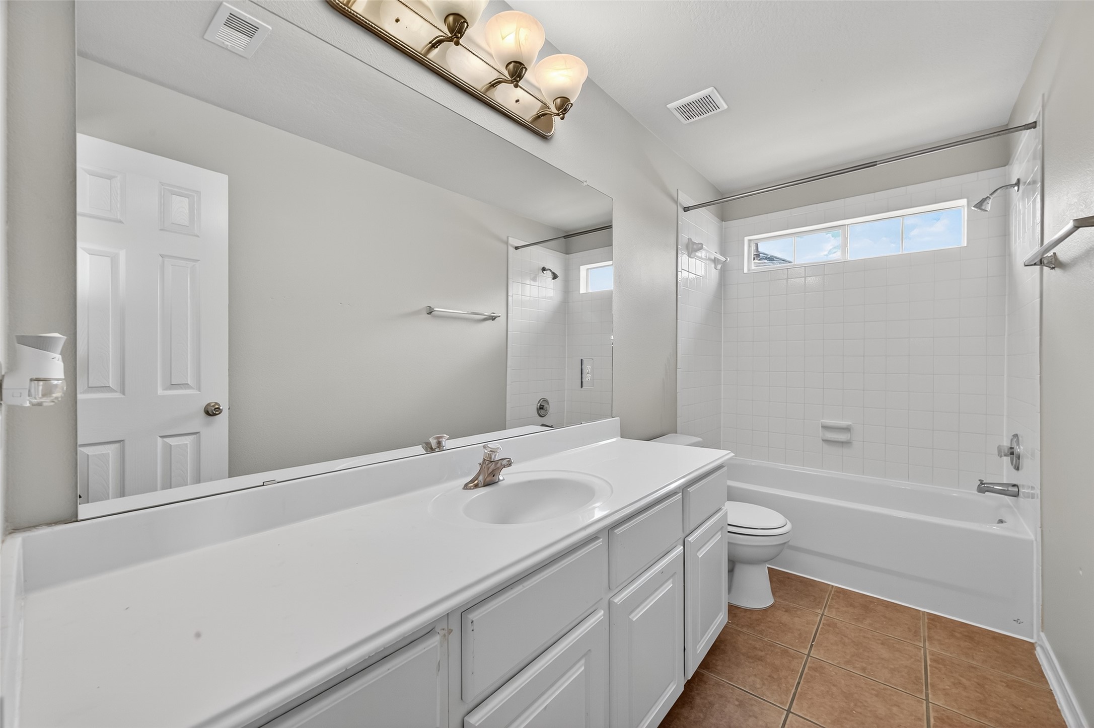 12902 Crystal Reef Court Pearland, TX 77584 - Photo 19 of 35 a bathroom with a sink a toilet and bathtub