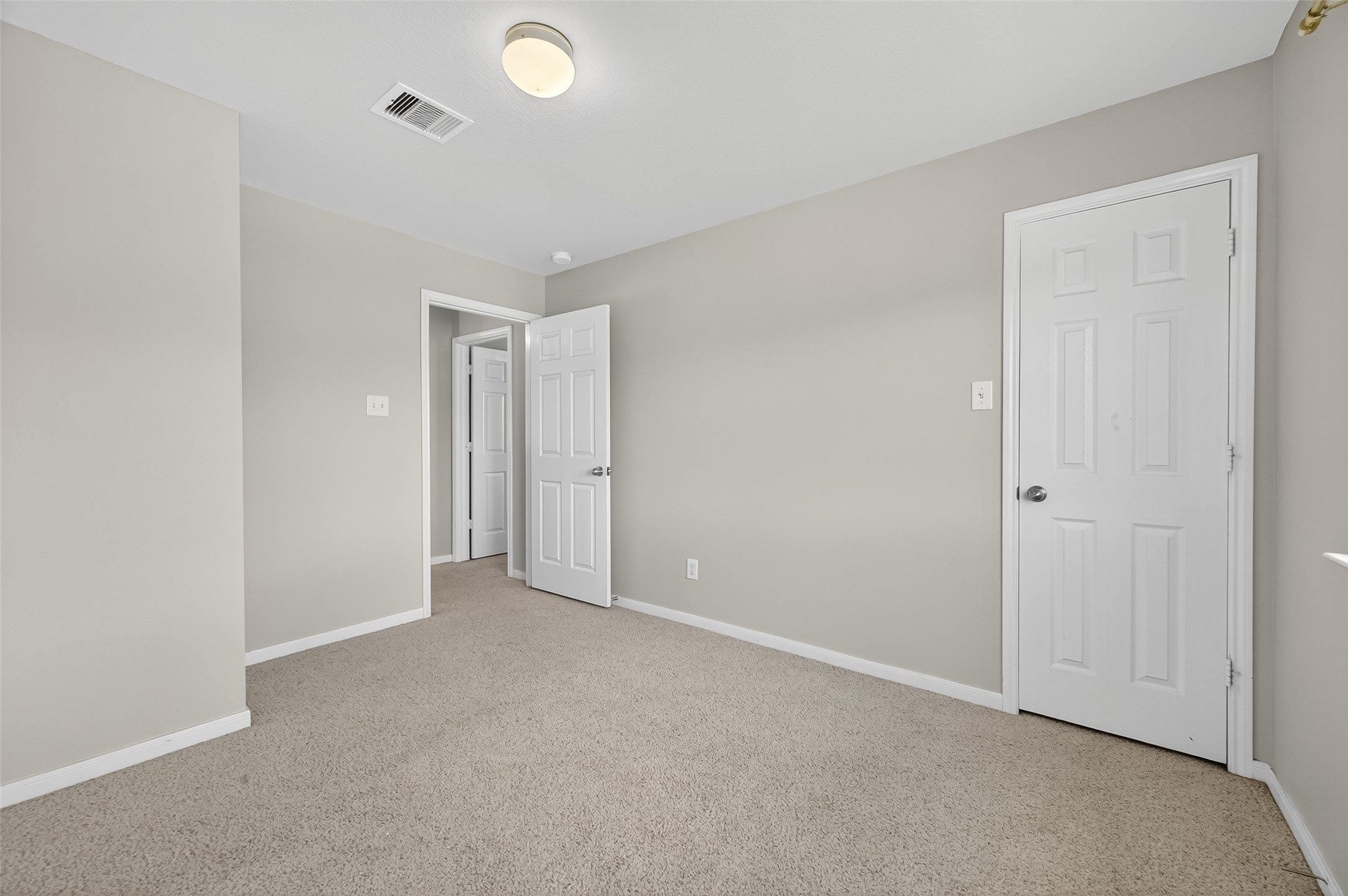 12902 Crystal Reef Court Pearland, TX 77584 - Photo 23 of 35 an empty room with closet area