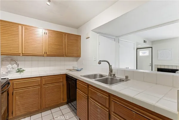 $599,000 | 25712 Le Parc, Unit 7, Lake Forest, CA 92630