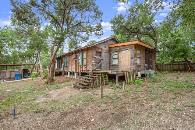 a house view with a outdoor space