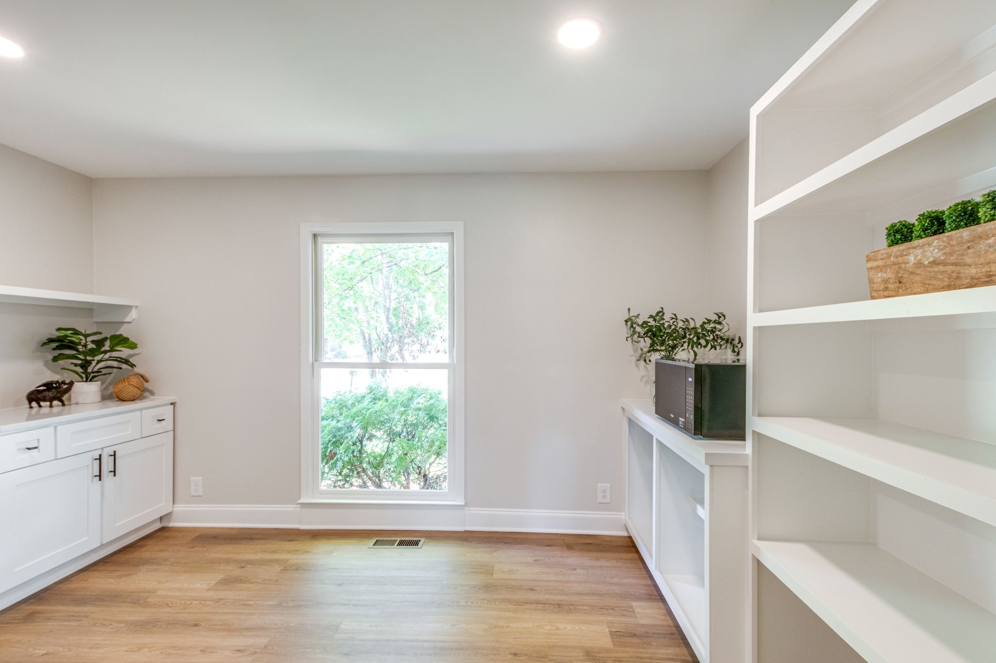 2302 Surrey Drive Murfreesboro, TN 37129 - Photo 18 of 26 a view of room with window and wooden floor