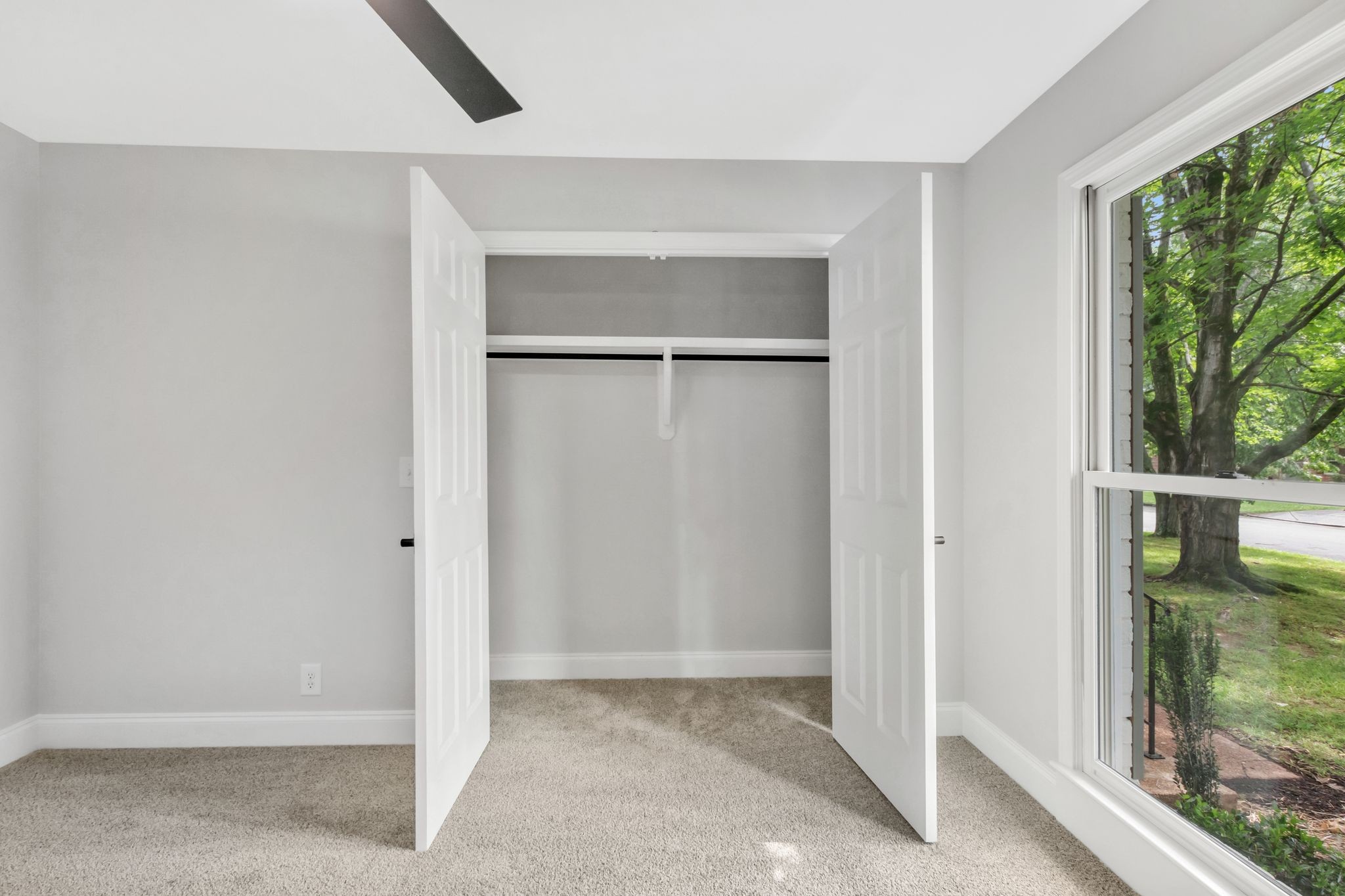 2302 Surrey Drive Murfreesboro, TN 37129 - Photo 24 of 26 a view of an empty room and window