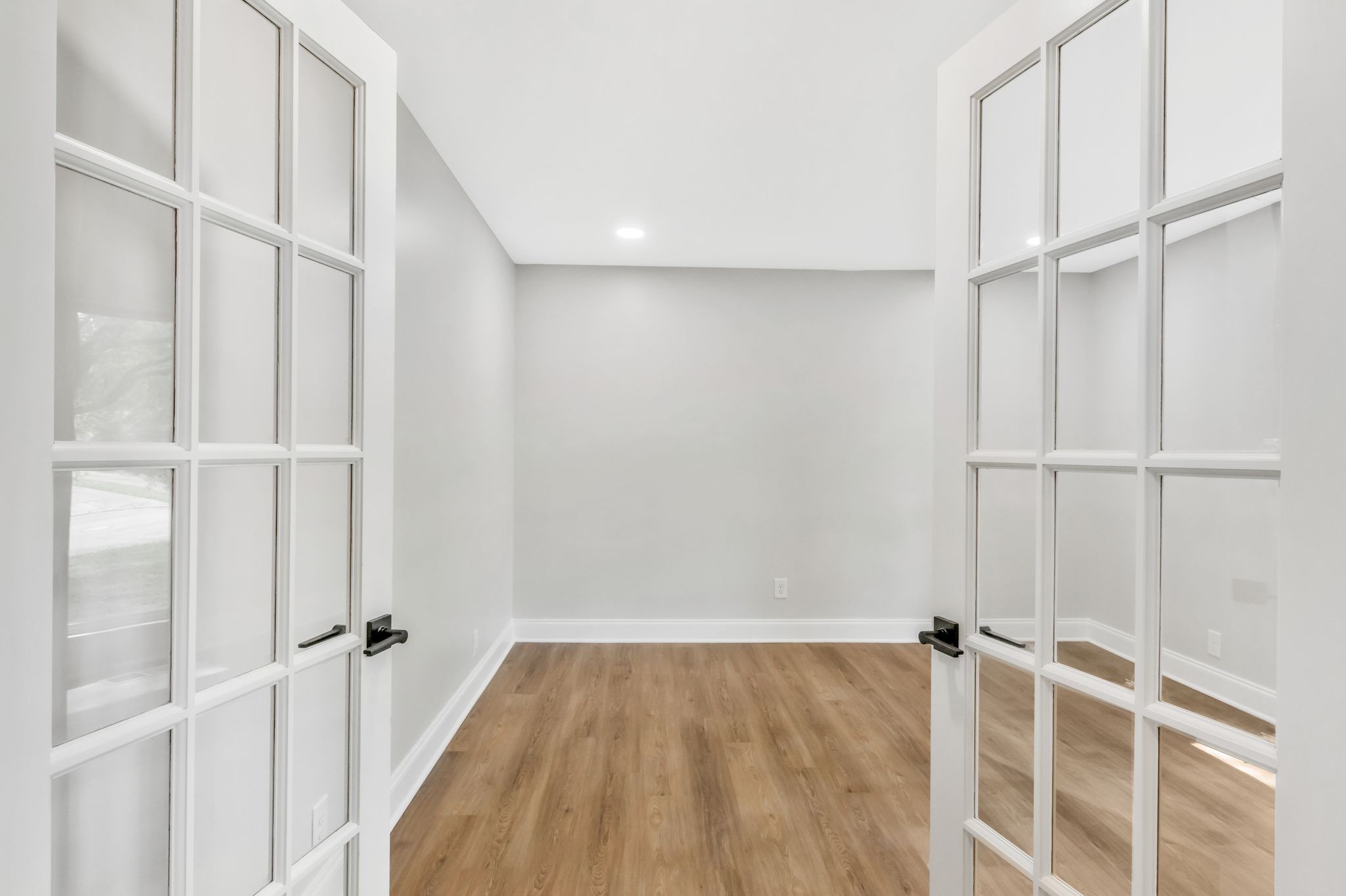 2302 Surrey Drive Murfreesboro, TN 37129 - Photo 5 of 26 a view of an empty room