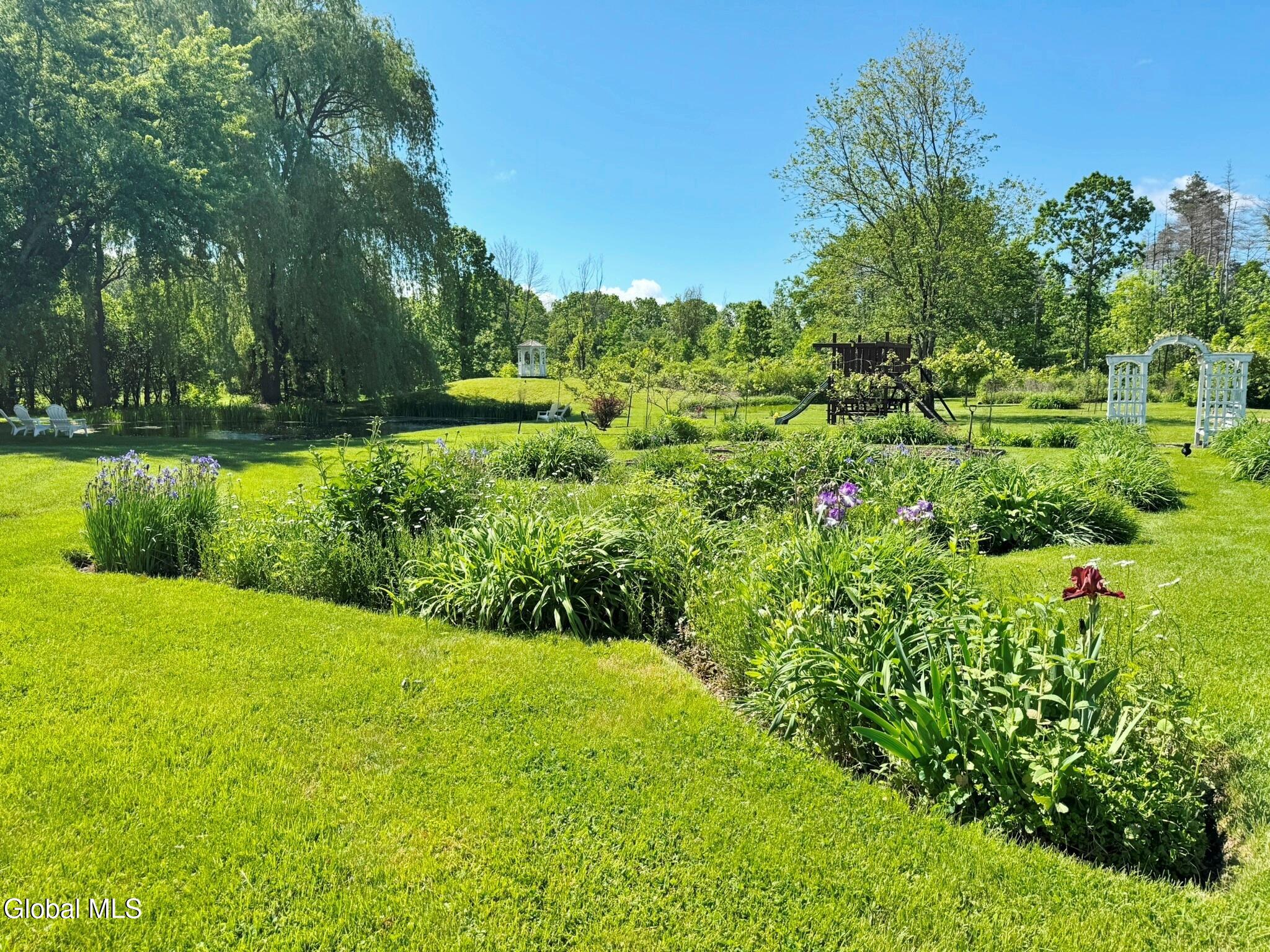 944 Stony Point Road Schodack, NY 12033 - Photo 22 of 99 Perennial Flower Gardens