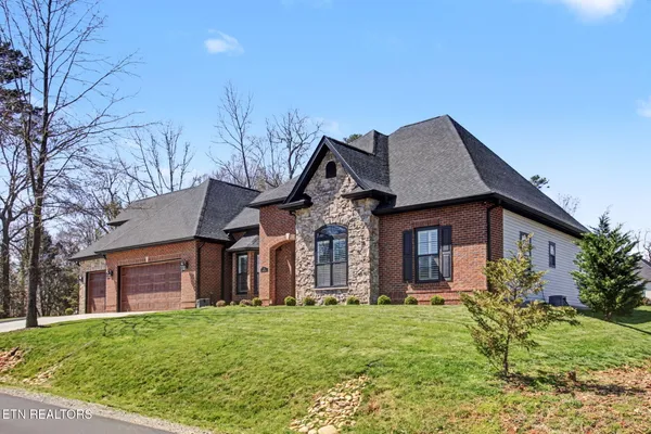$949,000 | 99 Walosi Way, Loudon, TN 37774
