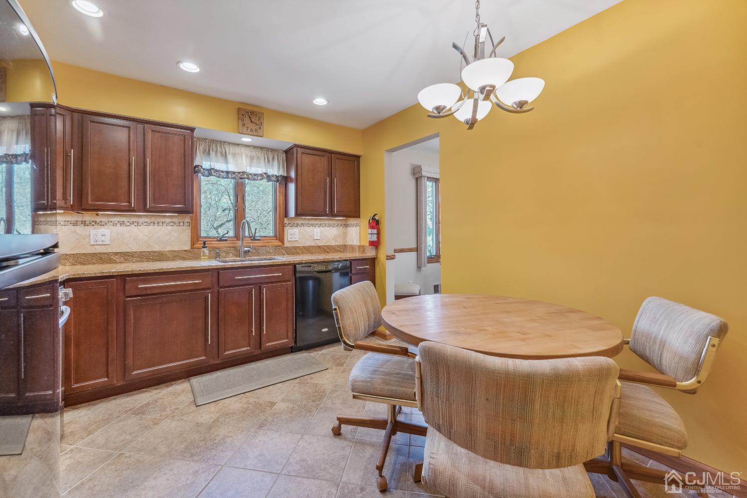 53 Bristol Road Piscataway, NJ 08854 - Photo 9 of 33