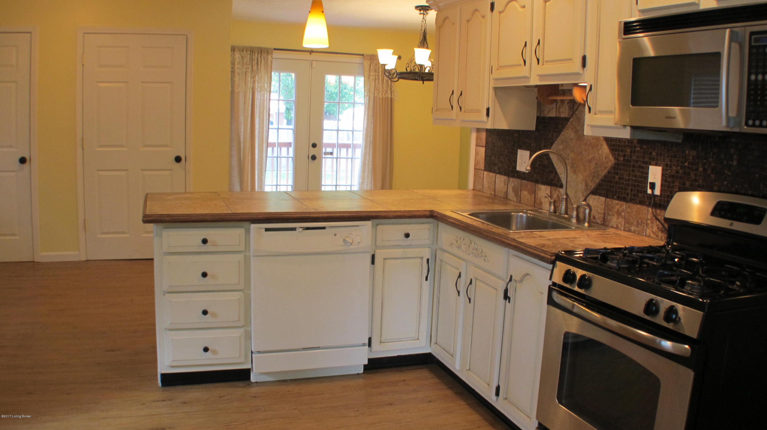 4614 Dohn Road Louisville, KY 40216 - Photo 6 of 25 IMG_7773