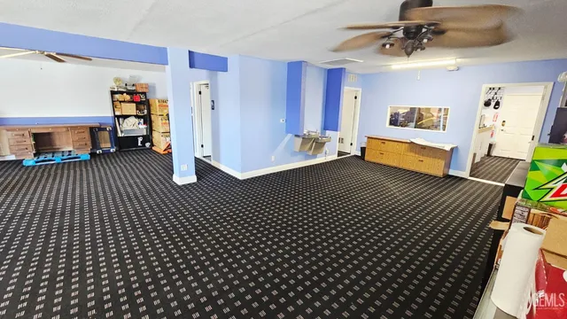 a view of livingroom with furniture