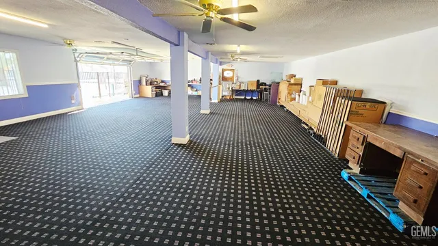 a view of a livingroom with furniture