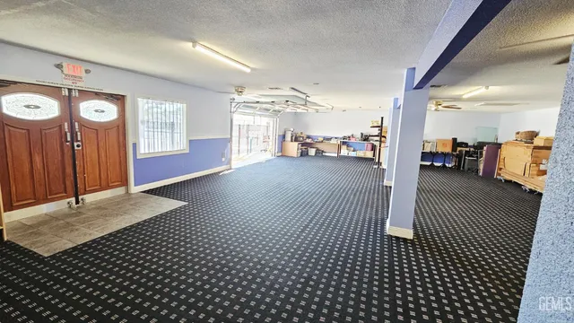 a view of a livingroom with furniture