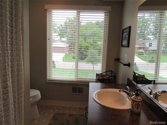3056 Rolling Green Circle South Rochester Hills, MI 48309 - Photo 20 of 28