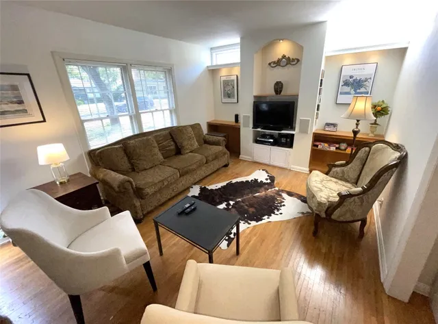 $3,900 | 1914 West 38th Street, Austin, TX 78731