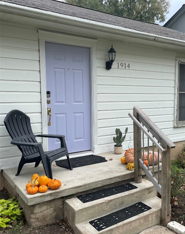1914 West 38th Street Austin, TX 78731 - Photo 2 of 19 a table and chairs in a balcony