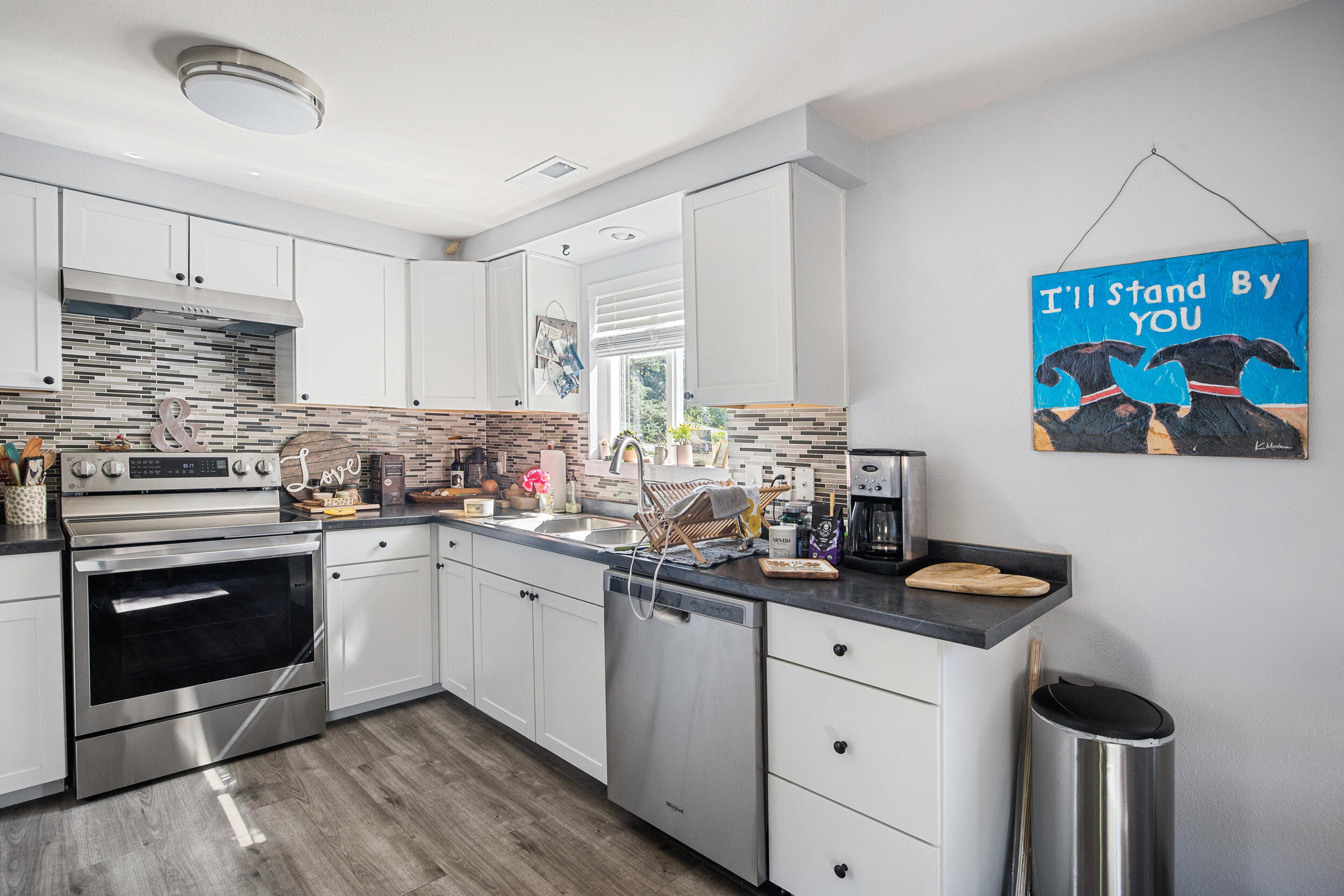 539 James Street Talent, OR 97540 - Photo 12 of 27 16_0r1a8895