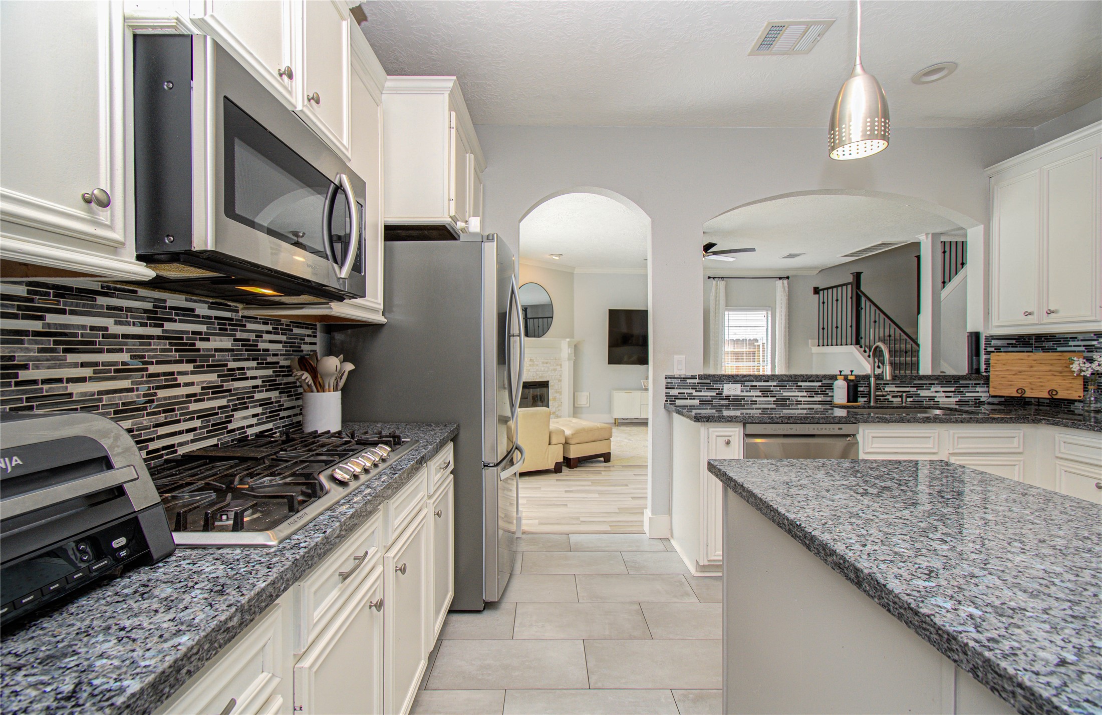 23122 Burcan Court Spring, TX 77373 - Photo 11 of 44