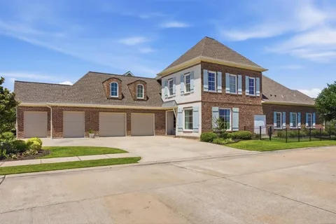 $865,000 | 5847 Lakeview Lane, Lake Charles, LA 70605