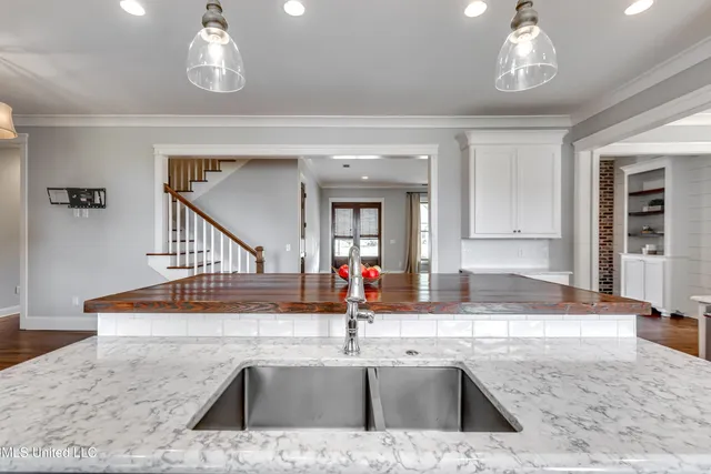 $689,000 | 233 Arbor Trail, Brandon, MS 39047