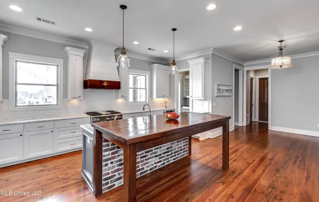 $689,000 | 233 Arbor Trail, Brandon, MS 39047