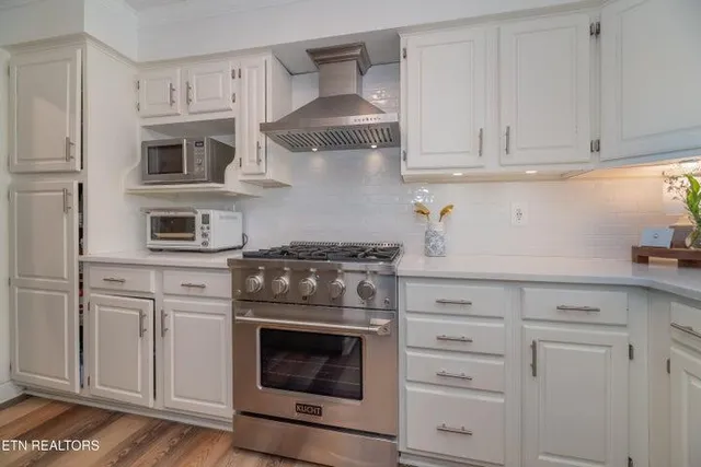 $879,900 | 1200 River Oaks Drive, Kingston, TN 37763