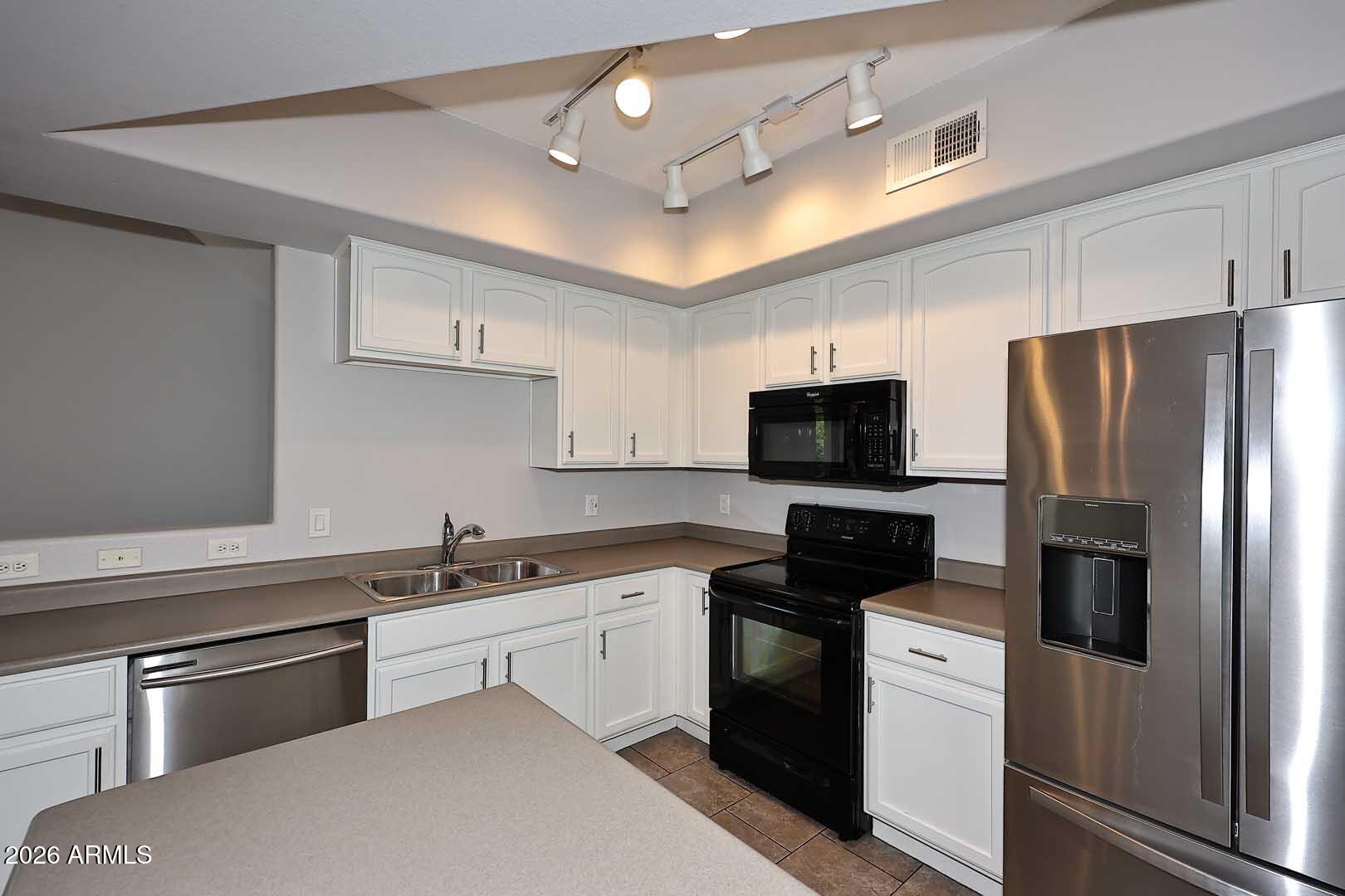 2150 West Alameda Road, Unit 1404 Phoenix, AZ 85085 - Photo 14 of 37 Kitchen