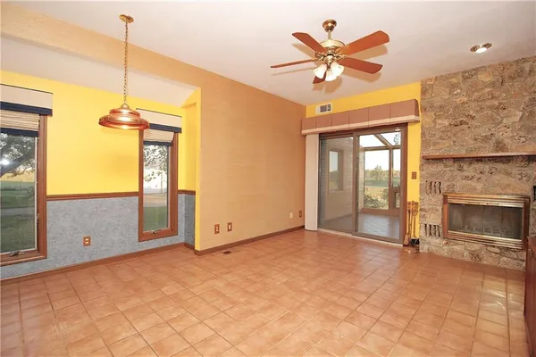 $475,000 | 25025 Northeast 1850 Road, Garnett, KS 66032