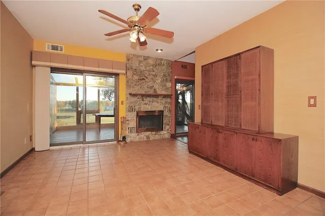 $475,000 | 25025 Northeast 1850 Road, Garnett, KS 66032