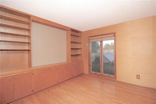 $475,000 | 25025 Northeast 1850 Road, Garnett, KS 66032