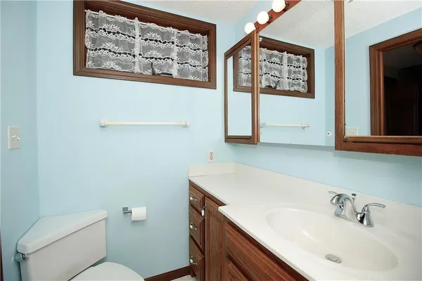 $475,000 | 25025 Northeast 1850 Road, Garnett, KS 66032