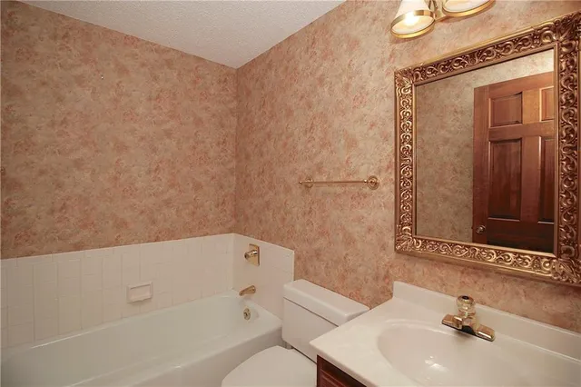 $475,000 | 25025 Northeast 1850 Road, Garnett, KS 66032