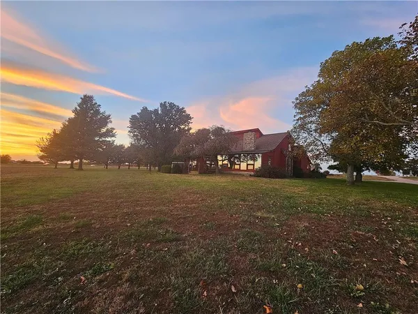 $475,000 | 25025 Northeast 1850 Road, Garnett, KS 66032