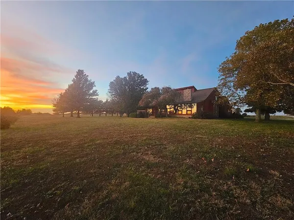 $475,000 | 25025 Northeast 1850 Road, Garnett, KS 66032