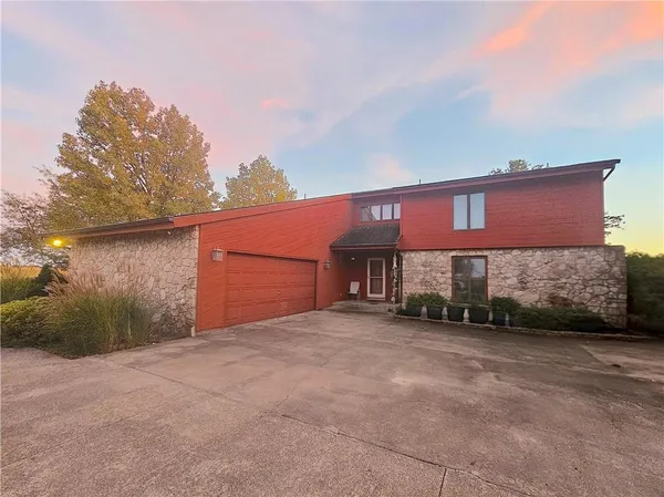 $475,000 | 25025 Northeast 1850 Road, Garnett, KS 66032