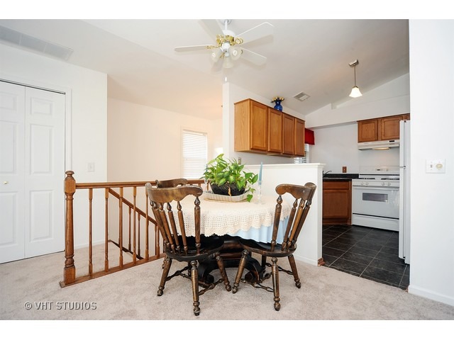 937 Ridgefield Lane Wheeling, IL 60090 - Photo 6 of 11
