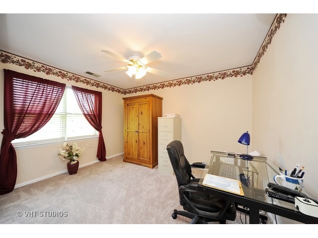 937 Ridgefield Lane Wheeling, IL 60090 - Photo 7 of 11