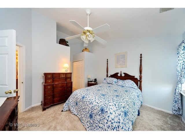 937 Ridgefield Lane Wheeling, IL 60090 - Photo 8 of 11