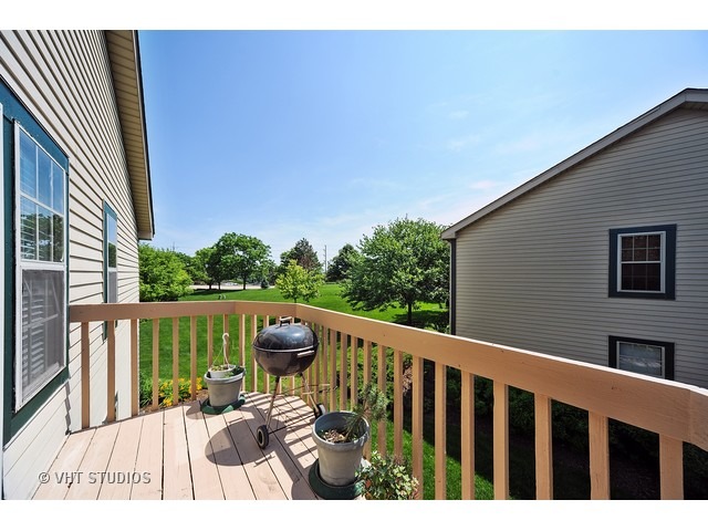937 Ridgefield Lane Wheeling, IL 60090 - Photo 10 of 11