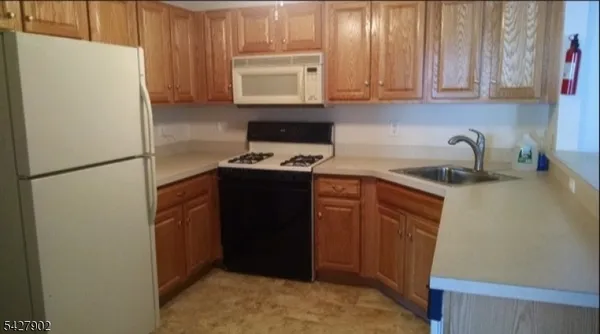 $3,200 | 37 Parkside Court, Wayne, NJ 07470